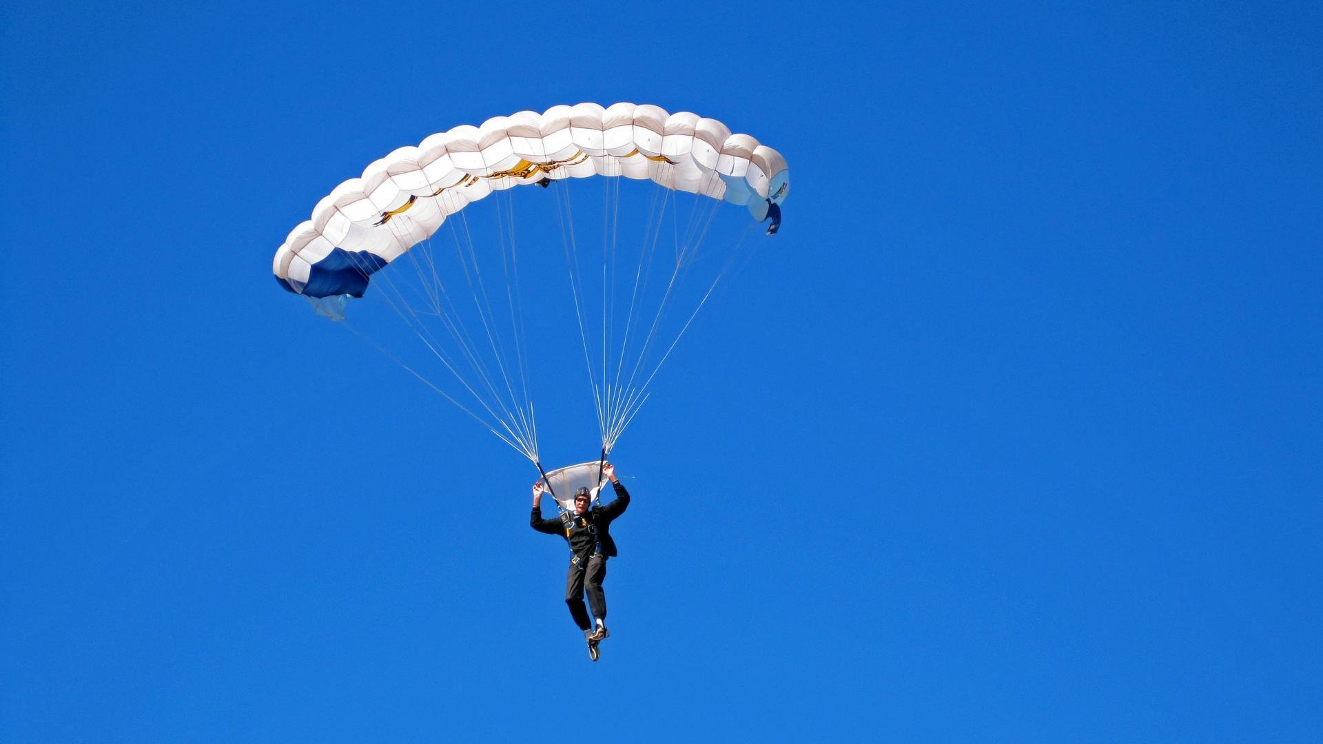 开云ios下载-青少年足球公益行走入贫困乡村，青少年足球推广方案